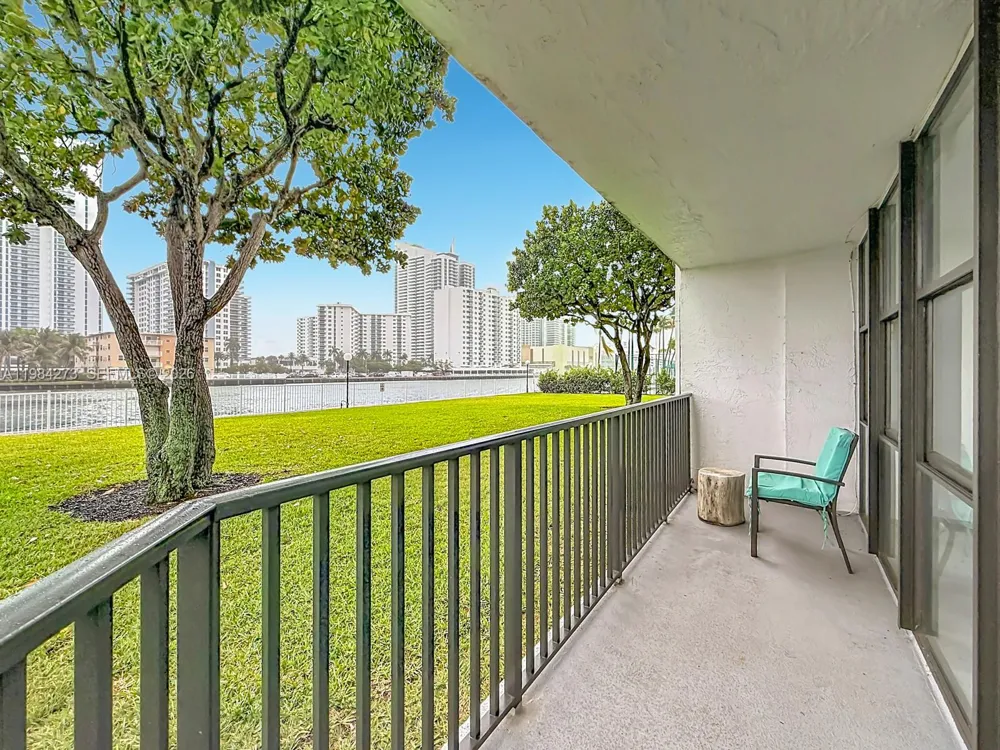 1000 Parkview Dr #121 Hallandale Beach, FL 33009