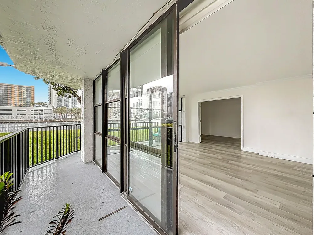 1000 Parkview Dr #121 Hallandale Beach, FL 33009