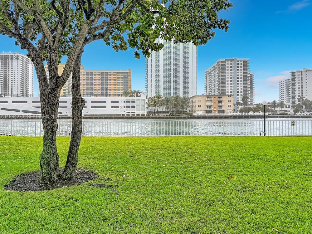 1000 Parkview Dr #121 Hallandale Beach, FL 33009