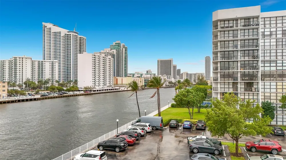 1000 Parkview Dr #121 Hallandale Beach, FL 33009