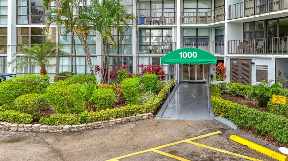 1000 Parkview Dr #121 Hallandale Beach, FL 33009
