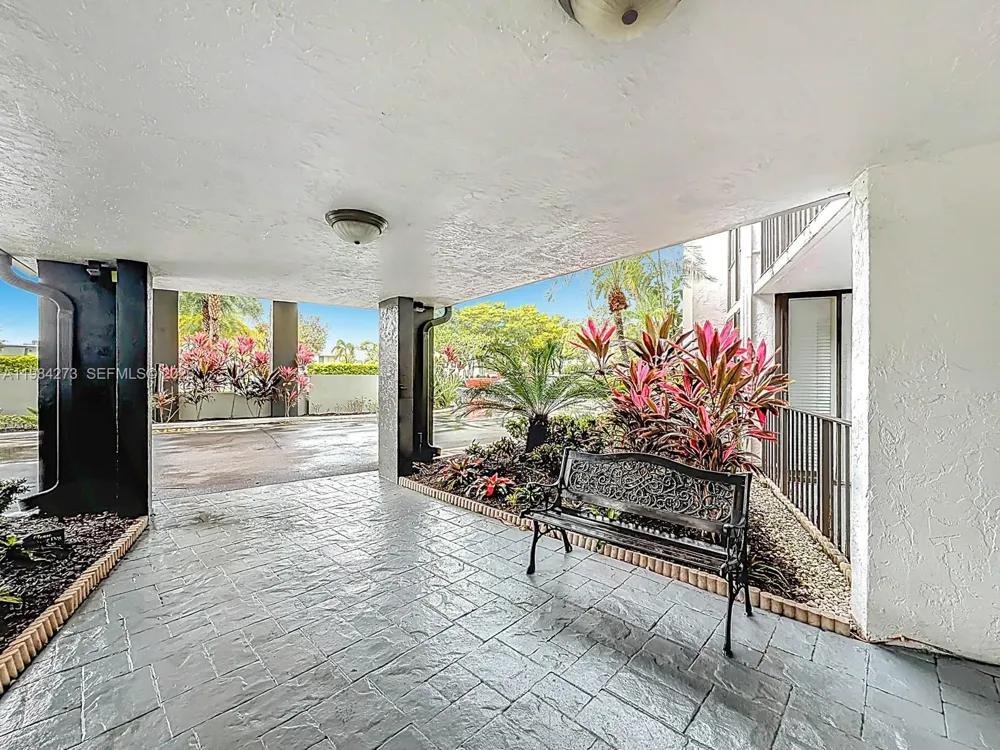 1000 Parkview Dr #121 Hallandale Beach, FL 33009