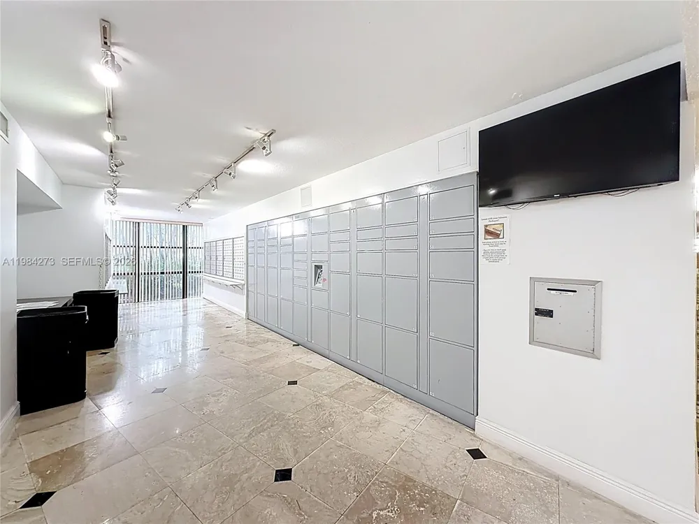 1000 Parkview Dr #121 Hallandale Beach, FL 33009
