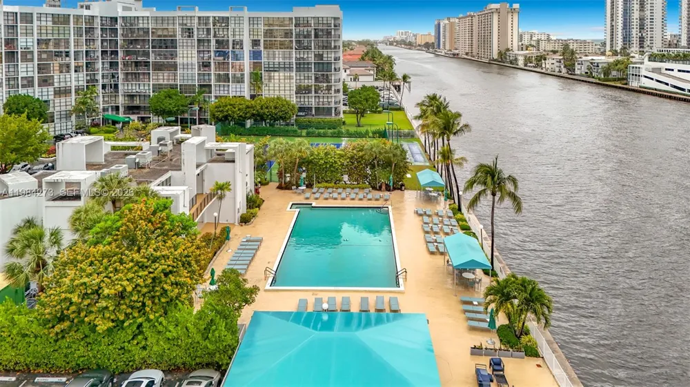 1000 Parkview Dr #121 Hallandale Beach, FL 33009