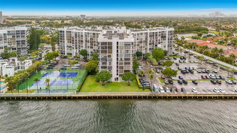 1000 Parkview Dr #121 Hallandale Beach, FL 33009
