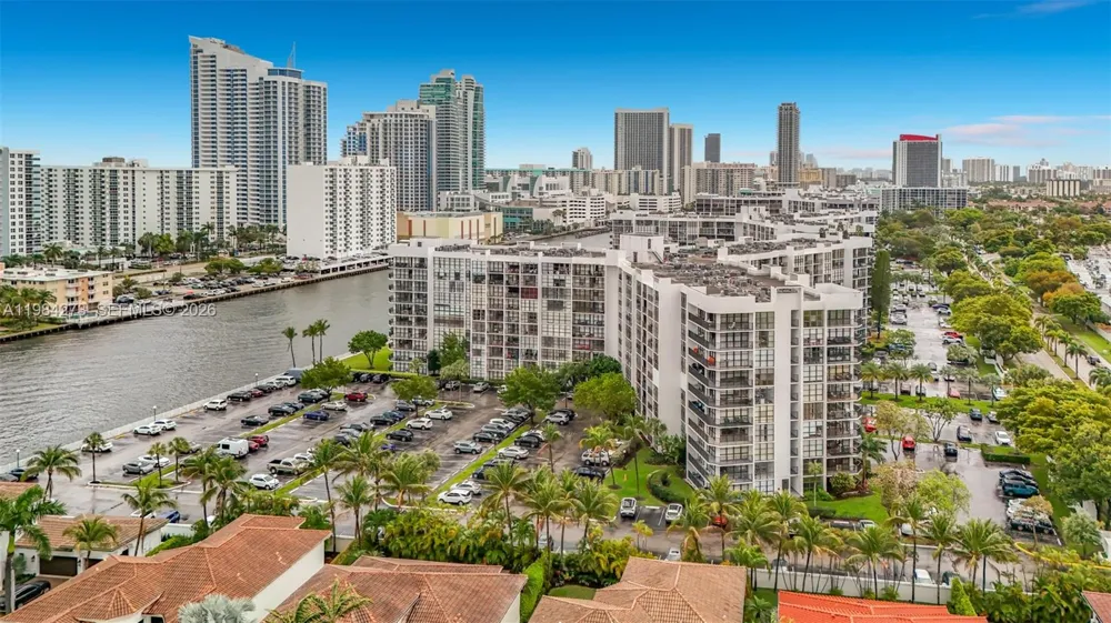 1000 Parkview Dr #121 Hallandale Beach, FL 33009