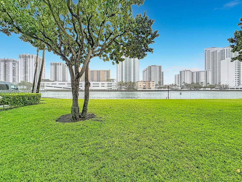 1000 Parkview Dr #121 Hallandale Beach, FL 33009