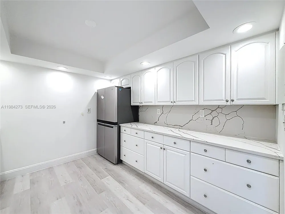 1000 Parkview Dr #121 Hallandale Beach, FL 33009