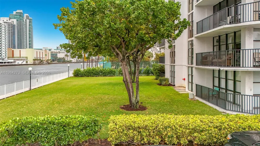 1000 Parkview Dr #121 Hallandale Beach, FL 33009