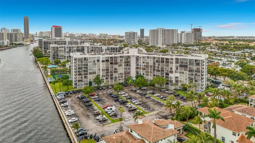 1000 Parkview Dr #121 Hallandale Beach, FL 33009