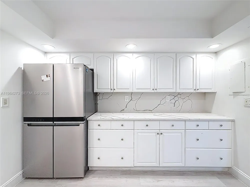 1000 Parkview Dr #121 Hallandale Beach, FL 33009