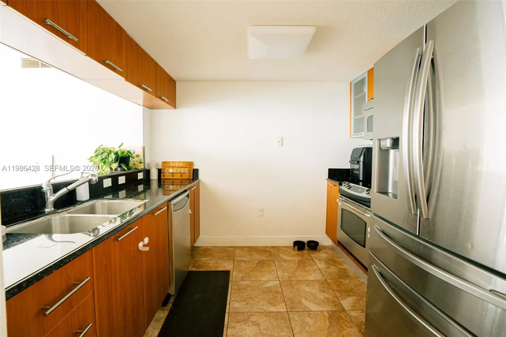 1800 Bayshore Dr #1412 Miami, FL 33132