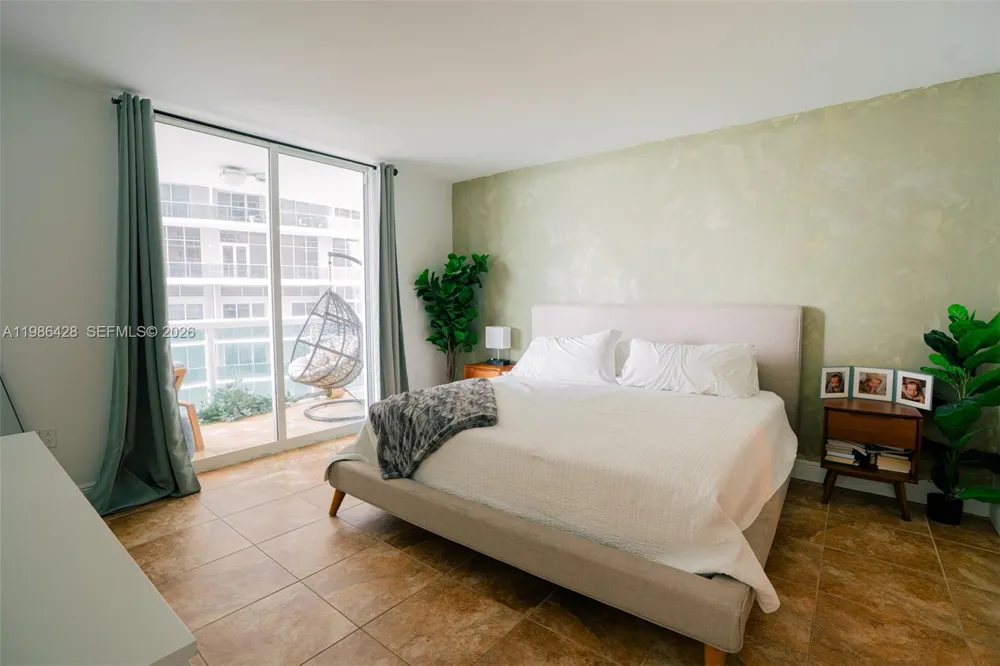 1800 Bayshore Dr #1412 Miami, FL 33132