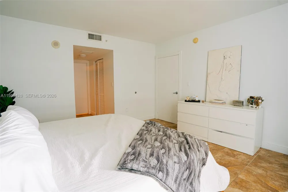 1800 Bayshore Dr #1412 Miami, FL 33132