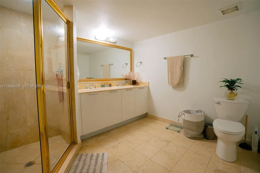 1800 Bayshore Dr #1412 Miami, FL 33132