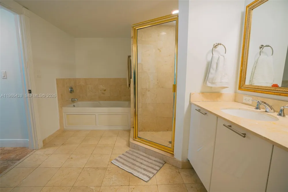 1800 Bayshore Dr #1412 Miami, FL 33132