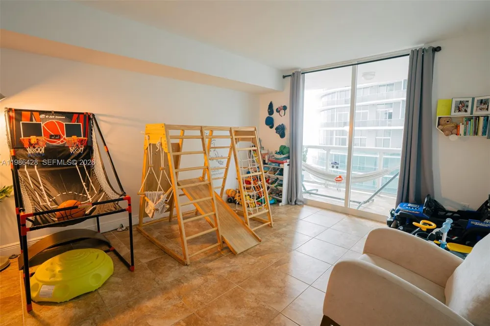 1800 Bayshore Dr #1412 Miami, FL 33132