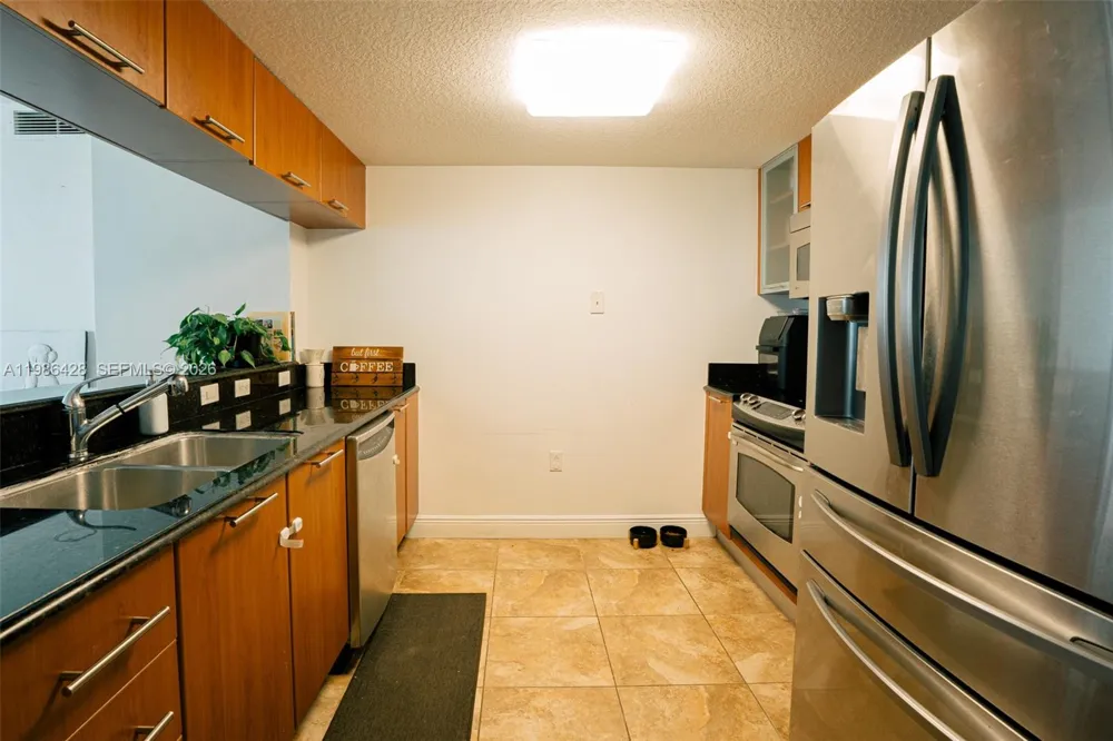 1800 Bayshore Dr #1412 Miami, FL 33132
