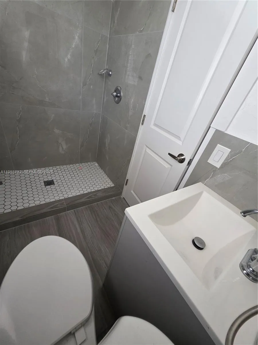71 Esplanade Dr #D Miami Springs, FL 33166