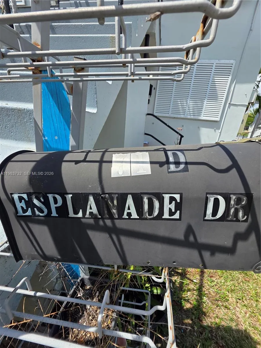 71 Esplanade Dr #D Miami Springs, FL 33166