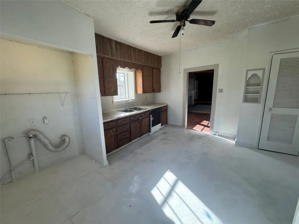 809 E Palestine Street Mexia, TX 76667