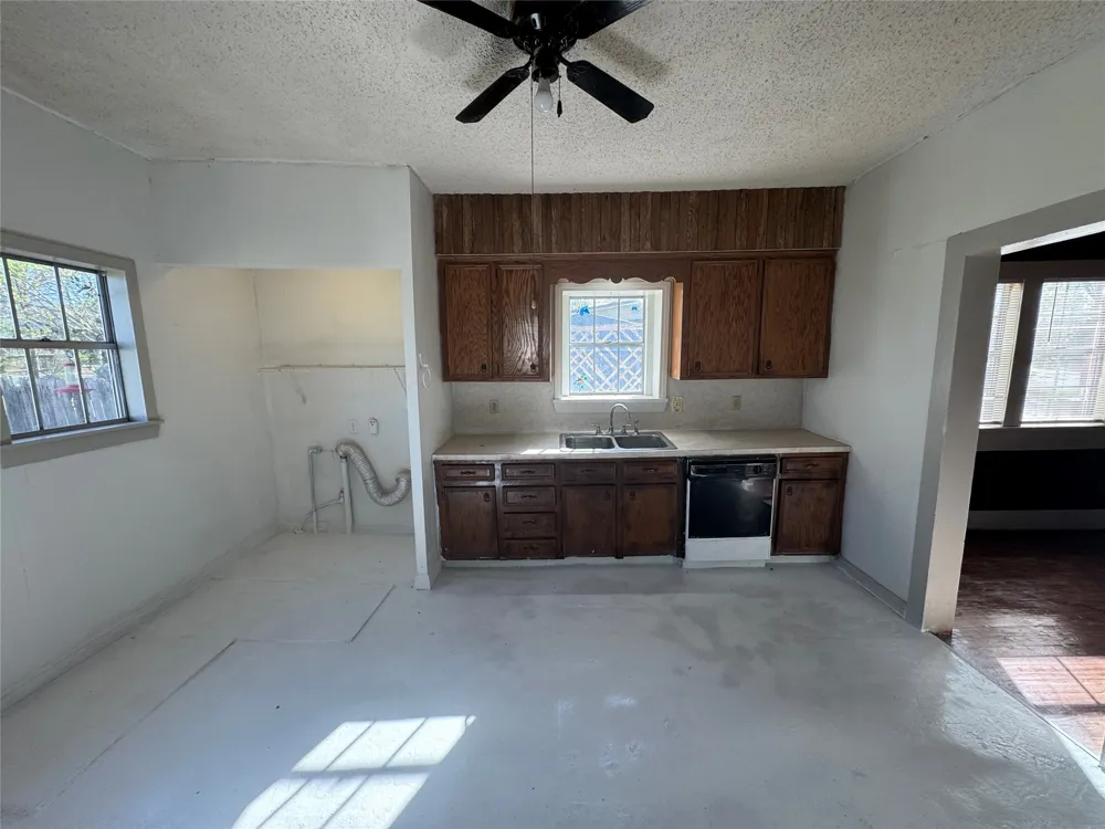 809 E Palestine Street Mexia, TX 76667