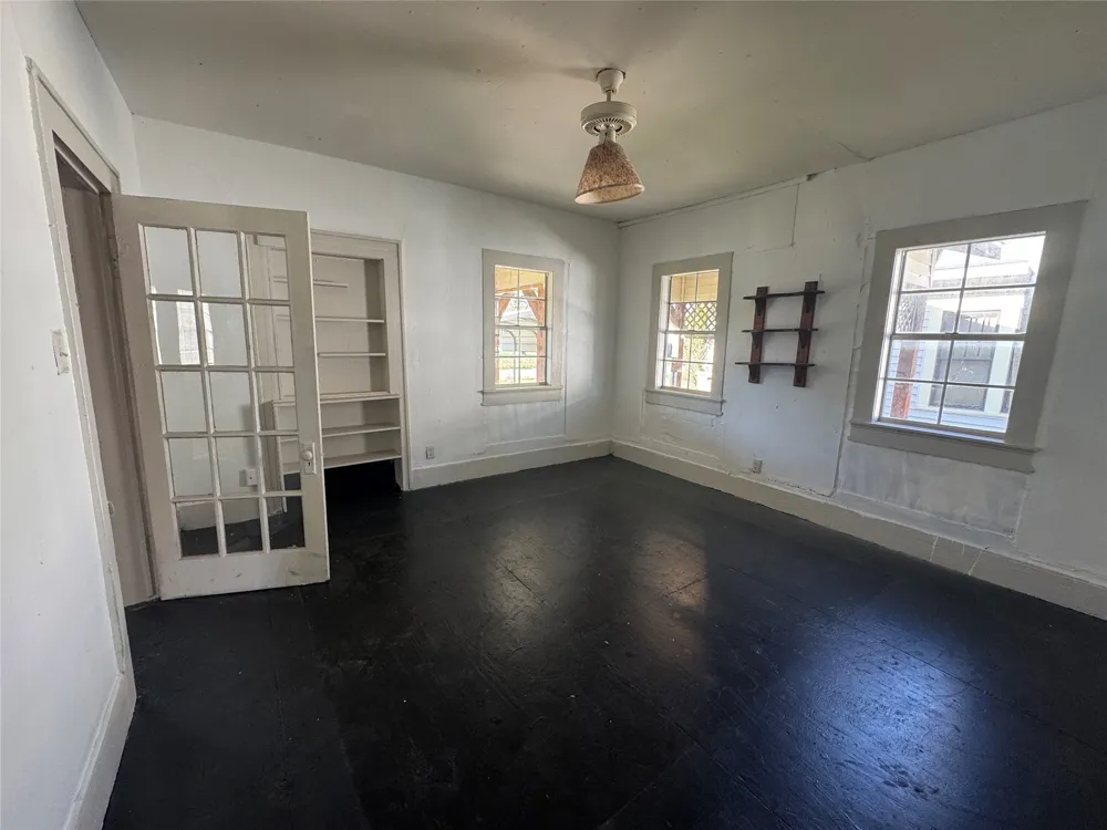 809 E Palestine Street Mexia, TX 76667