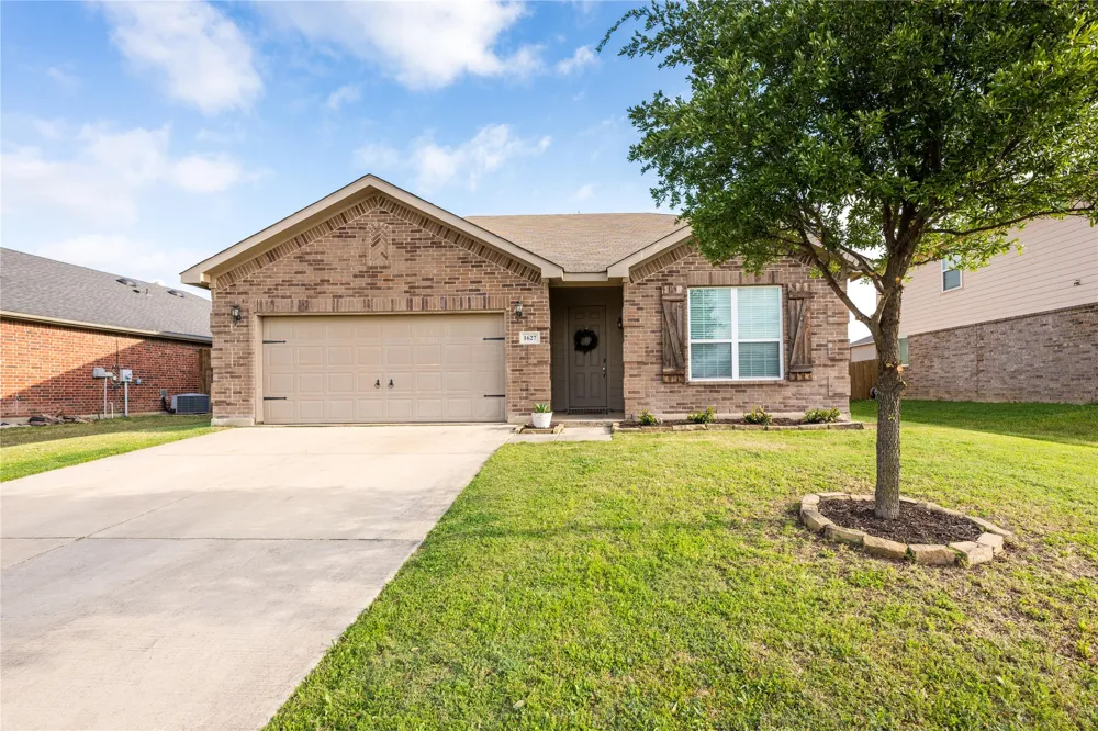 1627 Kawati Way Krum, TX 76249