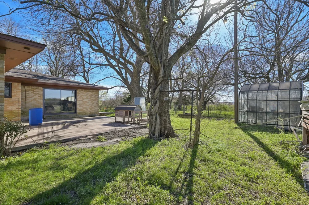 611 Ferris Road Lancaster, TX 75146