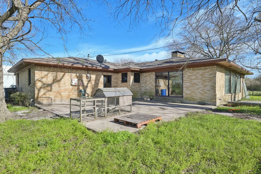 611 Ferris Road Lancaster, TX 75146