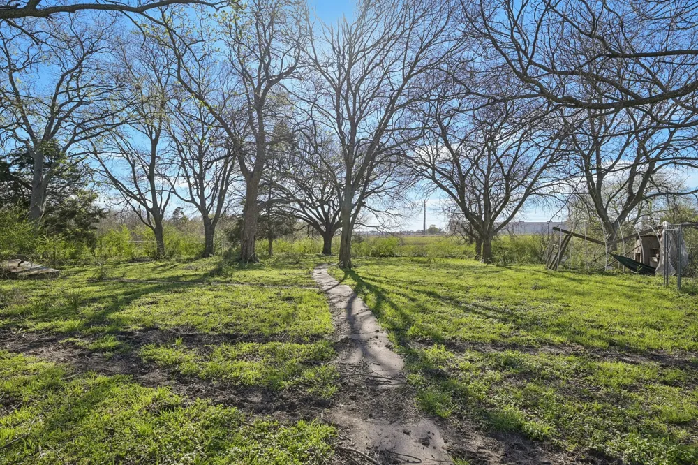 611 Ferris Road Lancaster, TX 75146