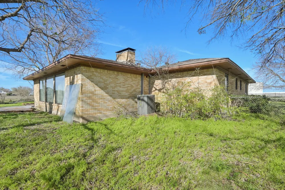 611 Ferris Road Lancaster, TX 75146