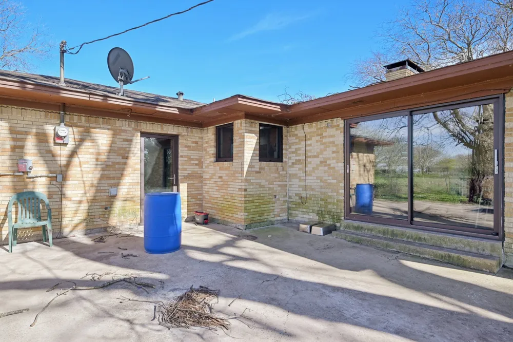 611 Ferris Road Lancaster, TX 75146