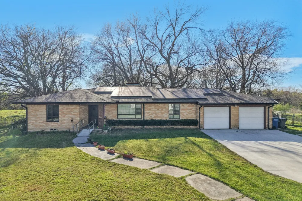 611 Ferris Road Lancaster, TX 75146