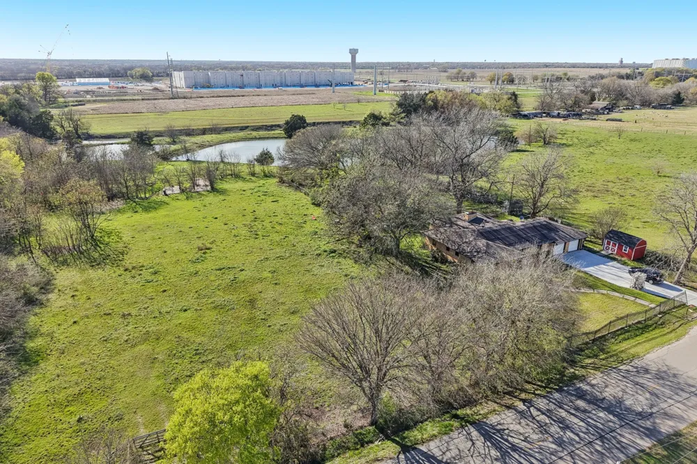 611 Ferris Road Lancaster, TX 75146