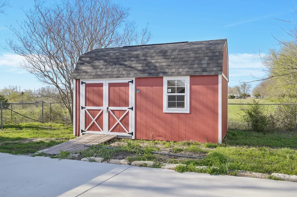 611 Ferris Road Lancaster, TX 75146