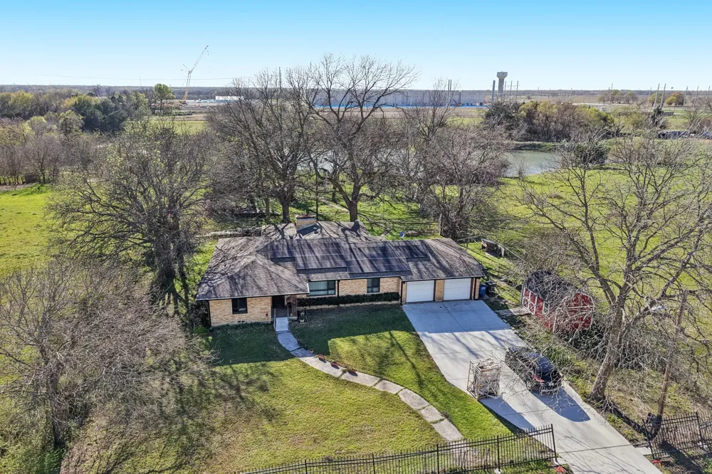 611 Ferris Road Lancaster, TX 75146