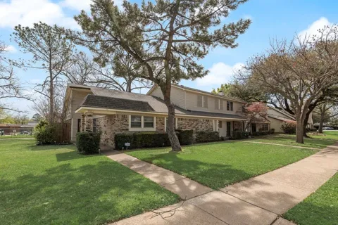4816 Redwood Drive