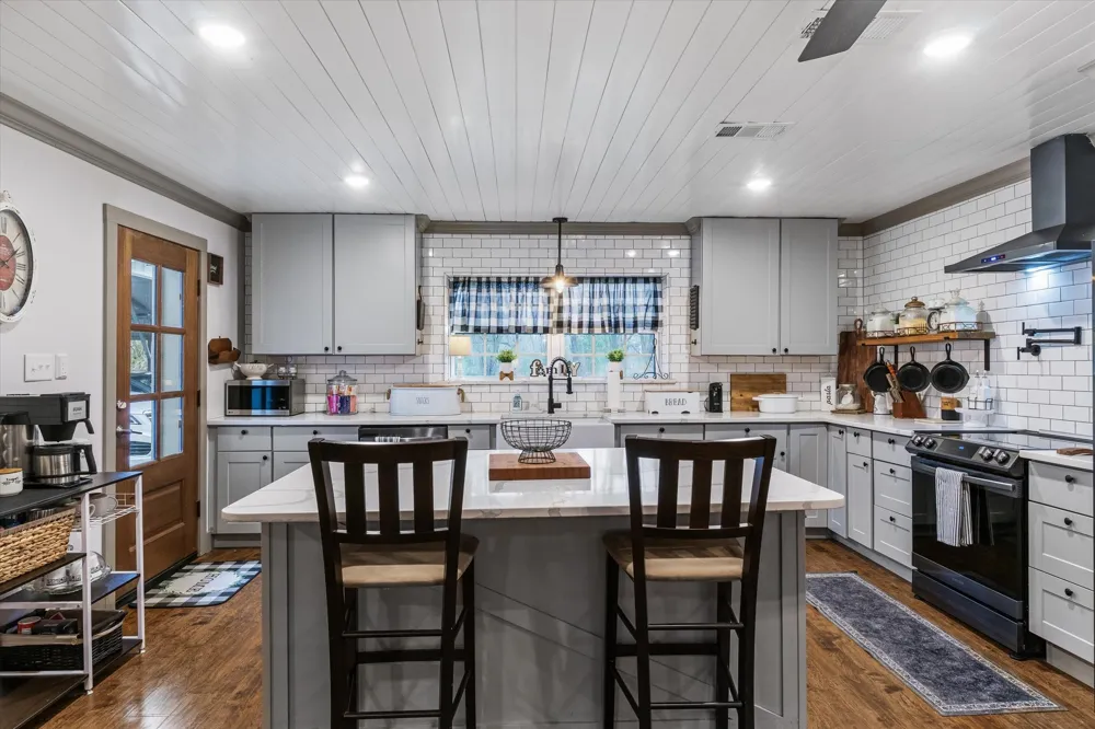 18541 FM 17 Canton, TX 75103