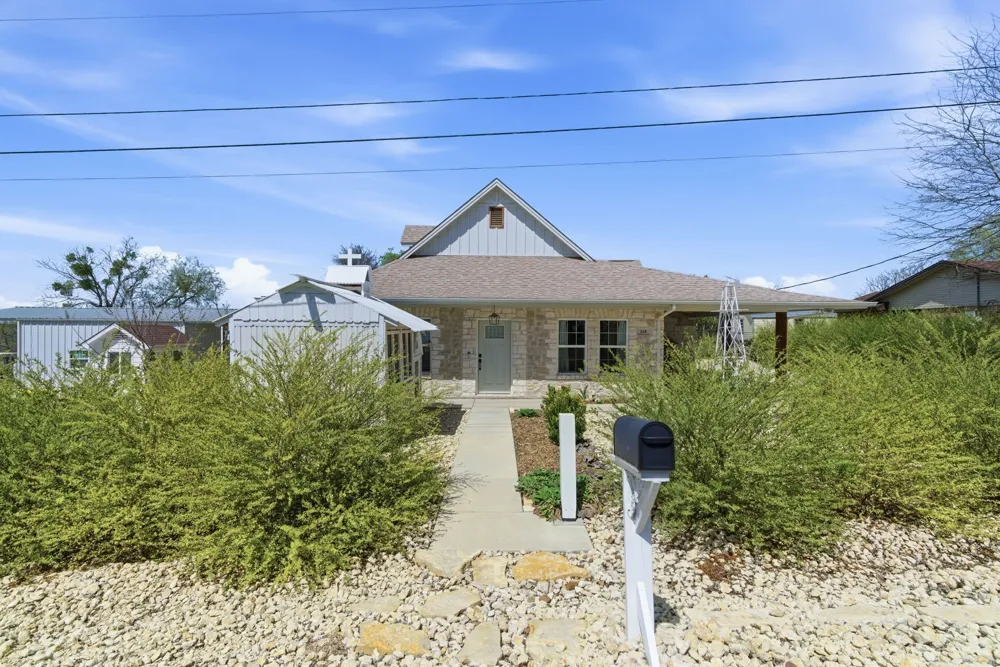 118 W Heath Street Hico, TX 76457