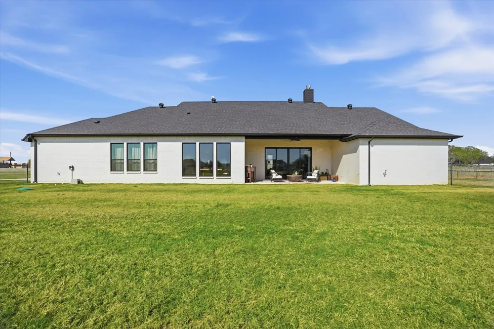561 Royal Santana Weatherford, TX 76087