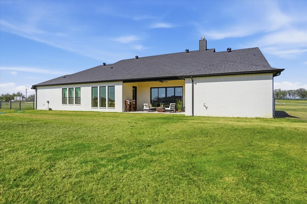 561 Royal Santana Weatherford, TX 76087