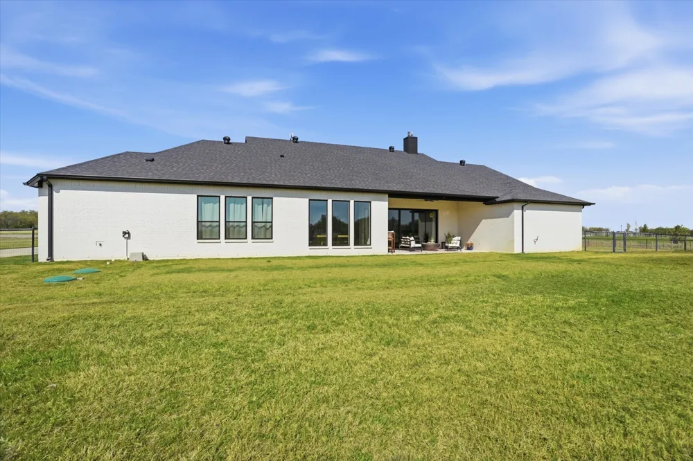 561 Royal Santana Weatherford, TX 76087