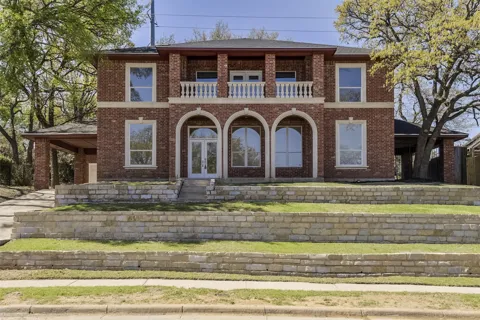 2916 Forestwood Drive