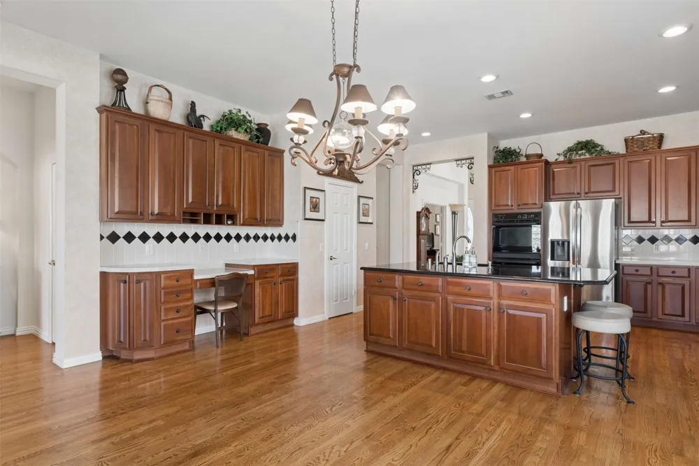 379 Southern Hills Drive Fairview, TX 75069