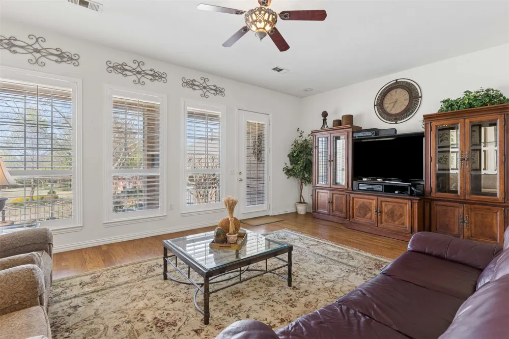379 Southern Hills Drive Fairview, TX 75069
