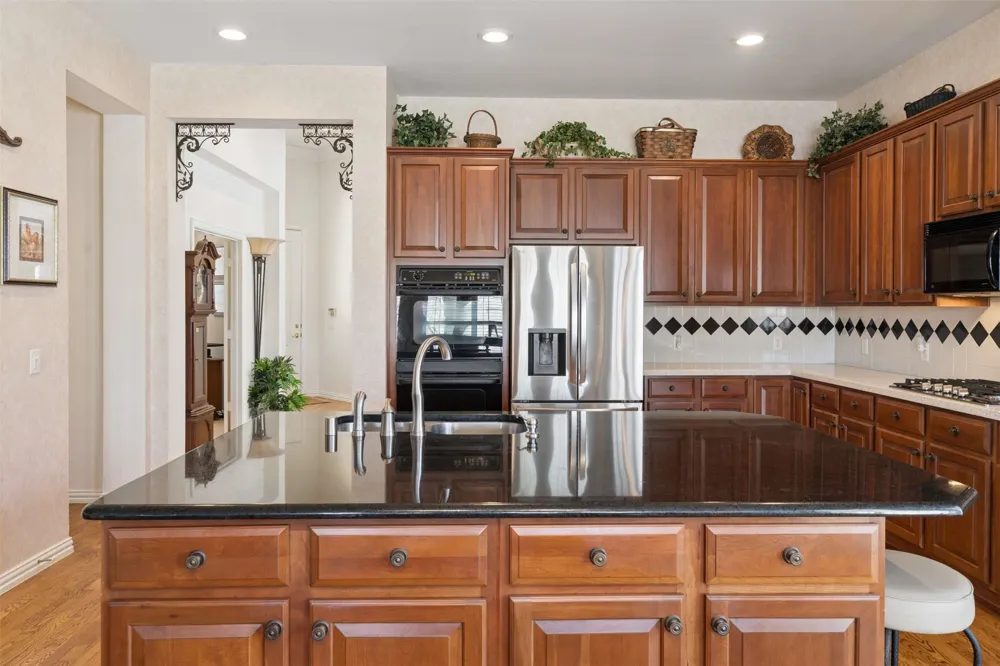 379 Southern Hills Drive Fairview, TX 75069