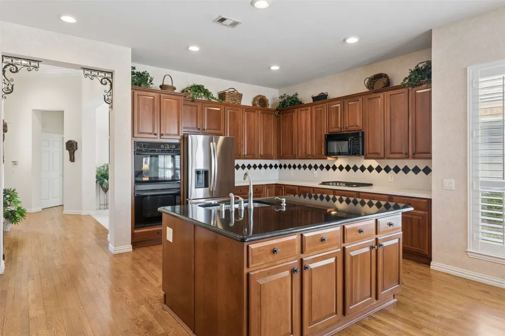 379 Southern Hills Drive Fairview, TX 75069