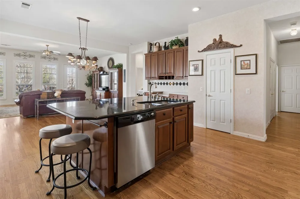 379 Southern Hills Drive Fairview, TX 75069