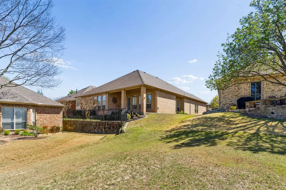 379 Southern Hills Drive Fairview, TX 75069